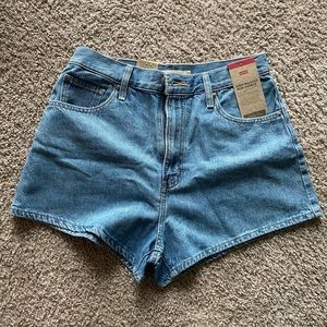 NEW Levi’s High Waisted Mom Shorts 29